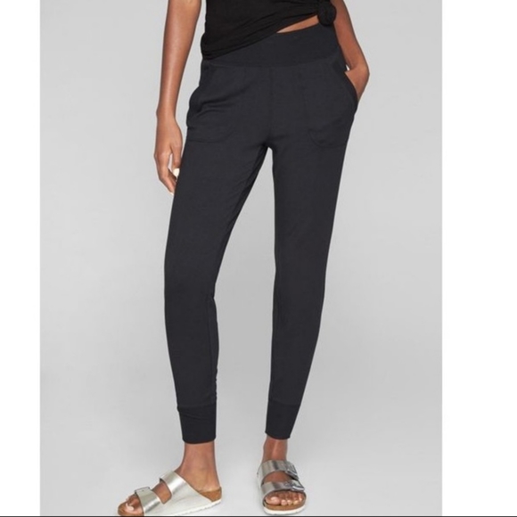 Athleta Pants - Athleta restore jogger